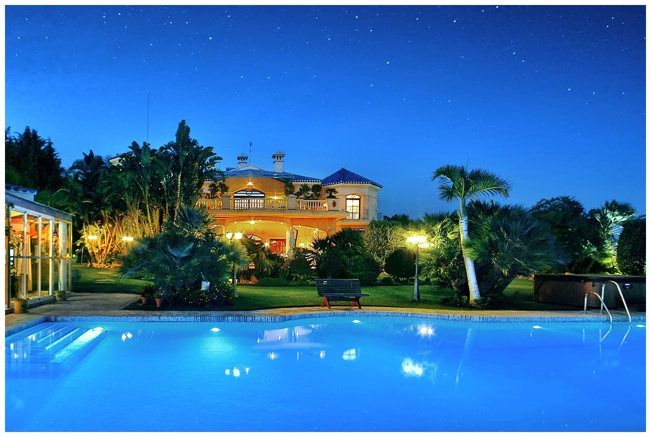 6 sypialnia Willa na sprzedaż w Nueva Andalucia z basenem garażem - 7 500 000 € (Ref: 9075050)