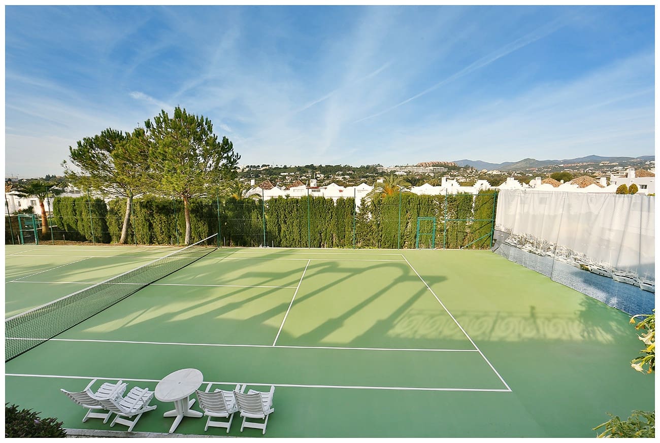 6 sypialnia Willa na sprzedaż w Nueva Andalucia z basenem garażem - 7 500 000 € (Ref: 9075050)