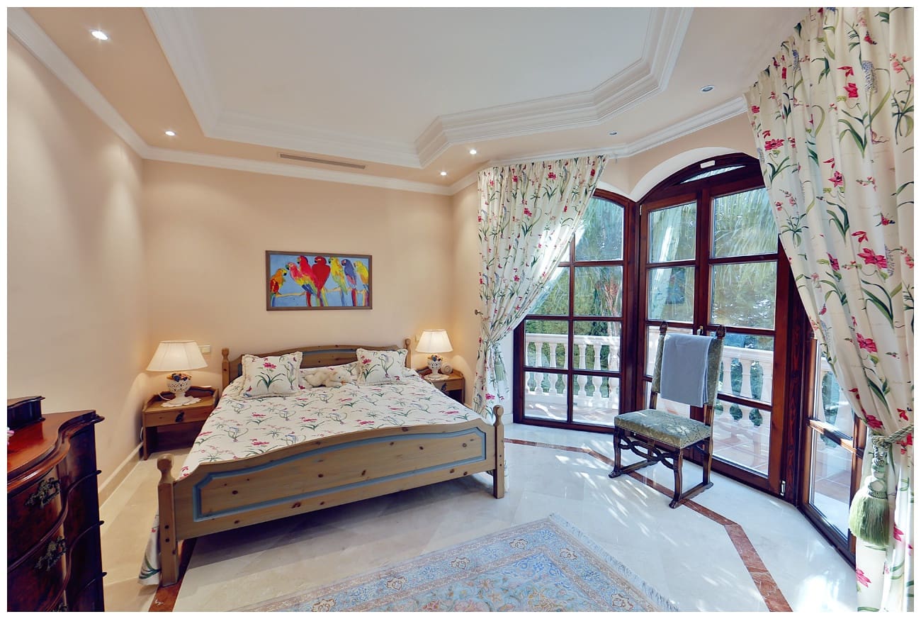 6 sypialnia Willa na sprzedaż w Nueva Andalucia z basenem garażem - 7 500 000 € (Ref: 9075050)