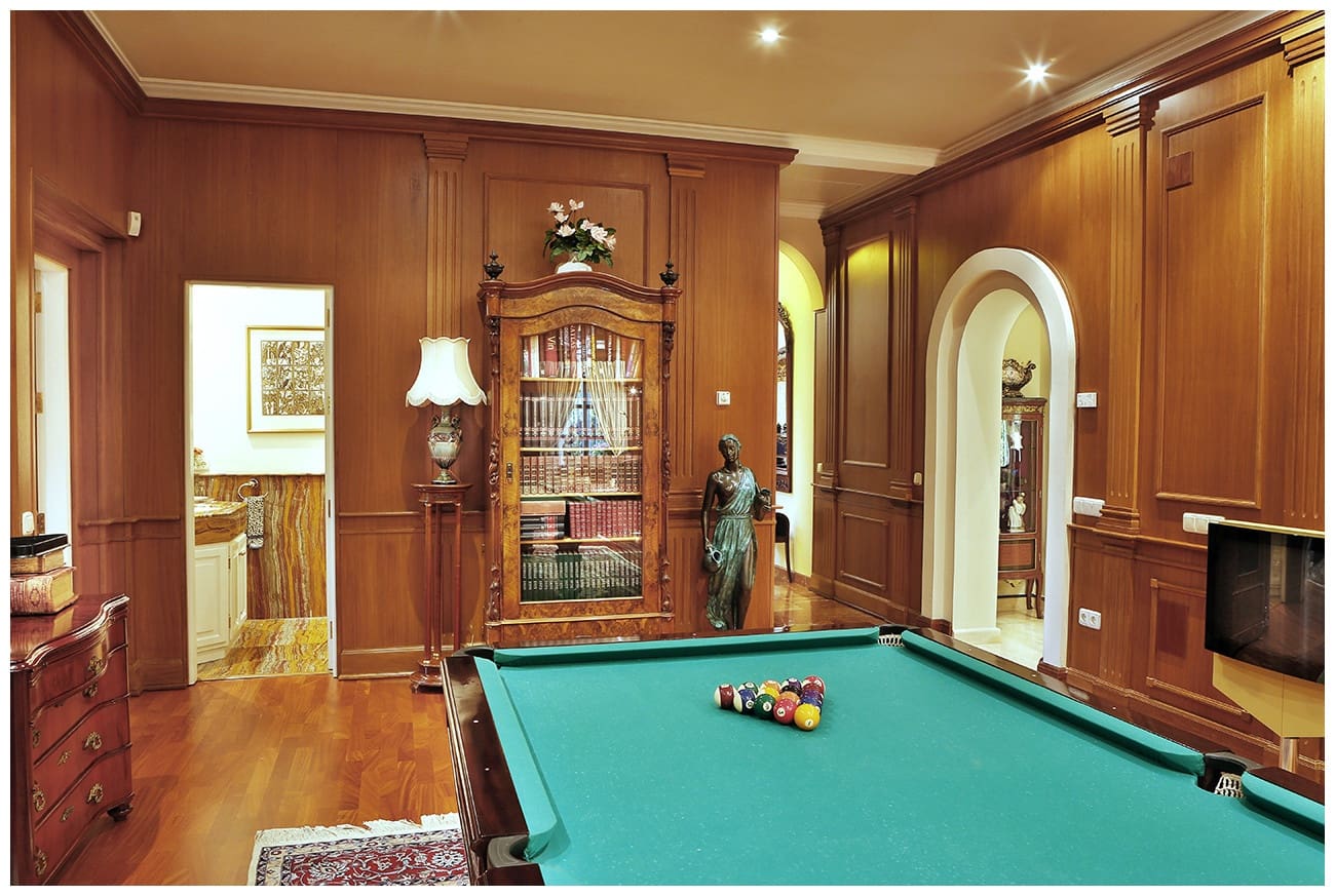 6 sypialnia Willa na sprzedaż w Nueva Andalucia z basenem garażem - 7 500 000 € (Ref: 9075050)