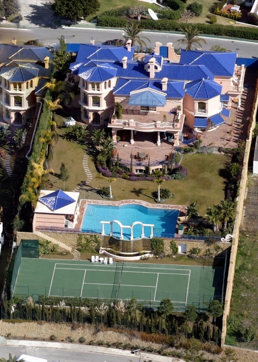 6 sypialnia Willa na sprzedaż w Nueva Andalucia z basenem garażem - 7 500 000 € (Ref: 9075050)