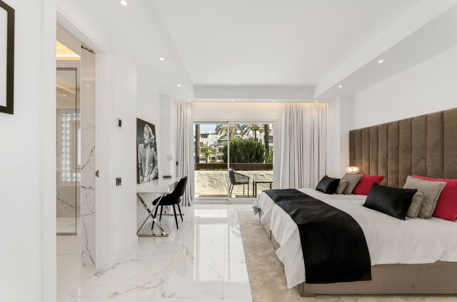 4 slaapkamer Penthouse te koop in Puerto Banus met zwembad garage - € 3.200.000 (Ref: 9100687)