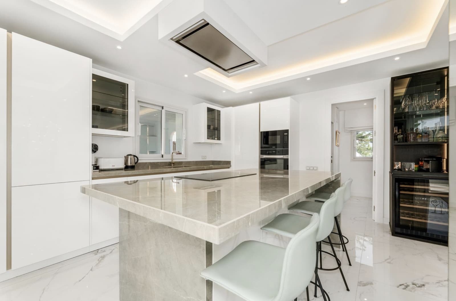 4 slaapkamer Penthouse te koop in Puerto Banus met zwembad garage - € 3.200.000 (Ref: 9100687)