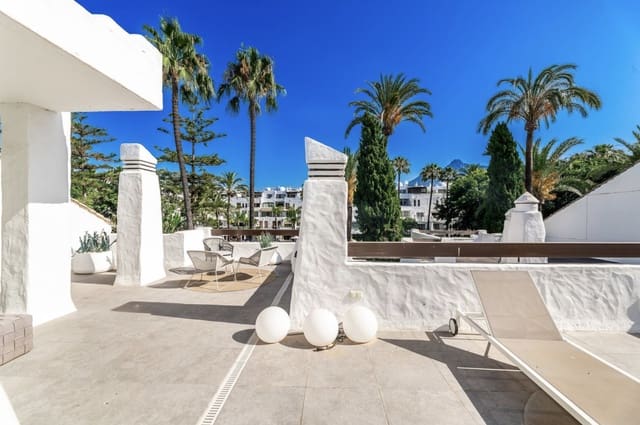 4 soveværelse Penthouse til salg i Puerto Banus, Marbella med swimmingpool garage - € 3.200.000 (Ref: 9100687)