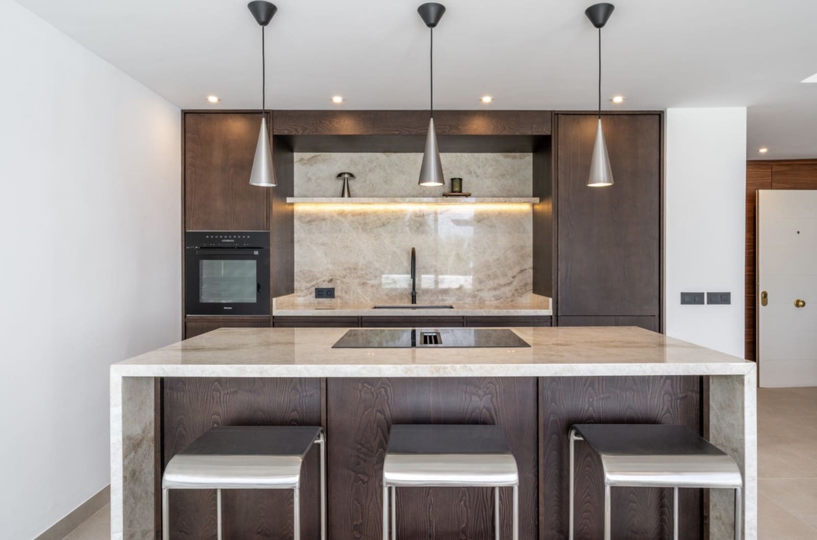 3 quarto Penthouse para venda em Benahavis com piscina garagem - 1 095 000 € (Ref: 9100688)