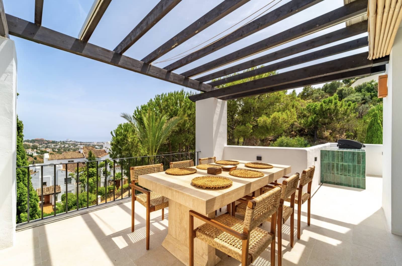 3 quarto Penthouse para venda em Benahavis com piscina garagem - 1 095 000 € (Ref: 9100688)