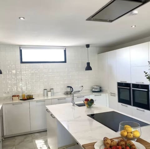 6 quarto Moradia para venda em Marbella com piscina - 1 400 000 € (Ref: 9100690)