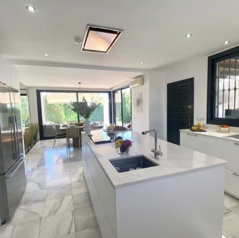6 makuuhuone Huvila myytävänä paikassa Marbella mukana uima-altaan - 1 400 000 € (Ref: 9100690)