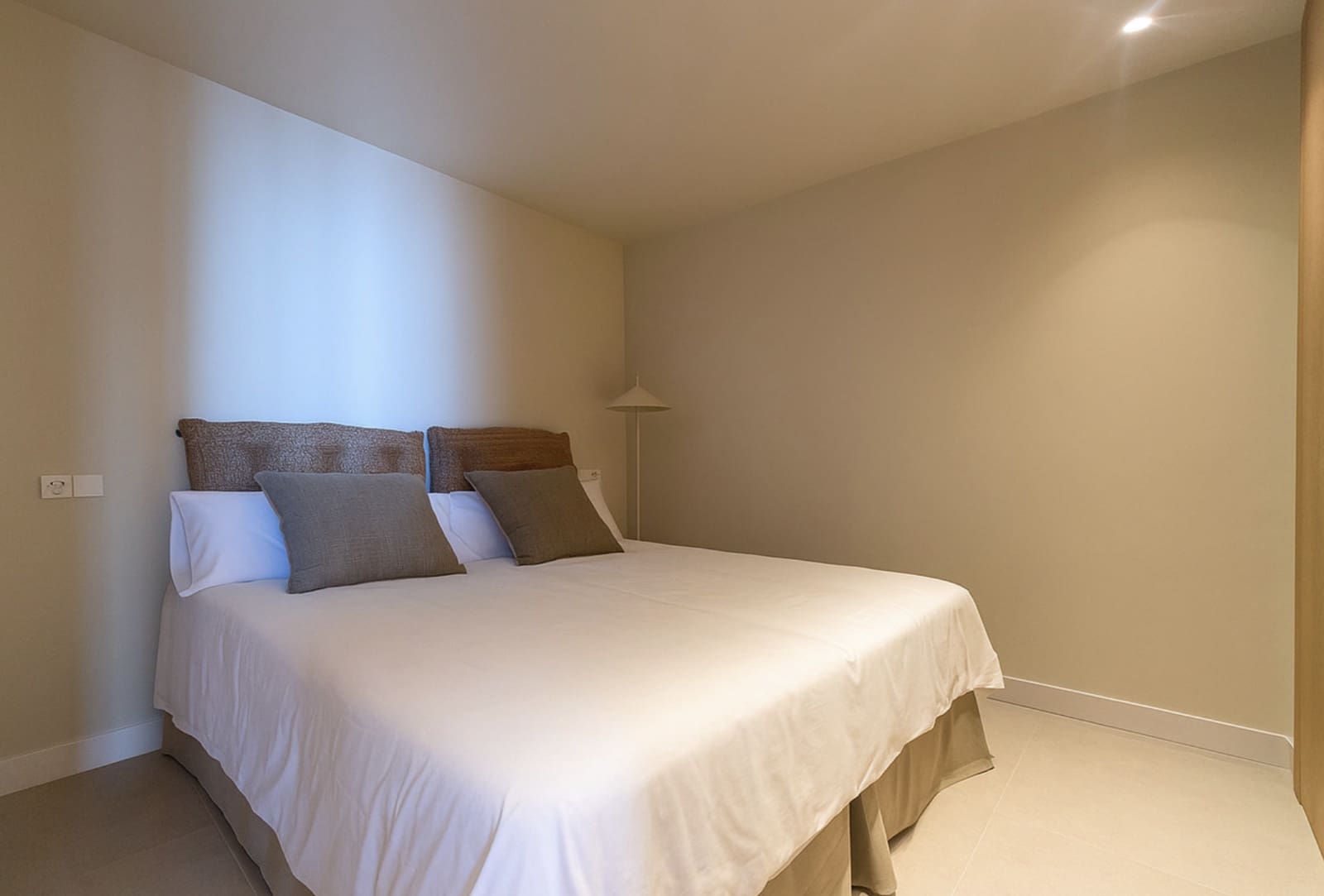 2 slaapkamer Appartement te koop in Marbella met zwembad - € 1.390.000 (Ref: 9100691)