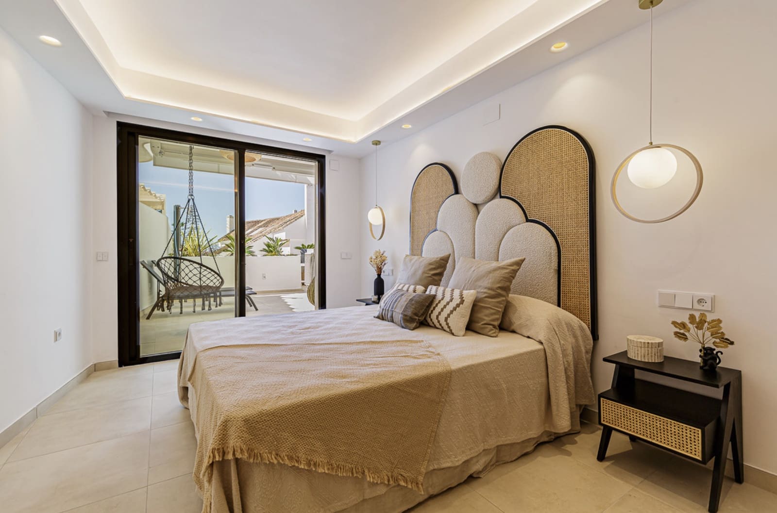 3 soveværelse Lejlighed til salg i Nueva Andalucia med swimmingpool garage - € 750.000 (Ref: 9100695)