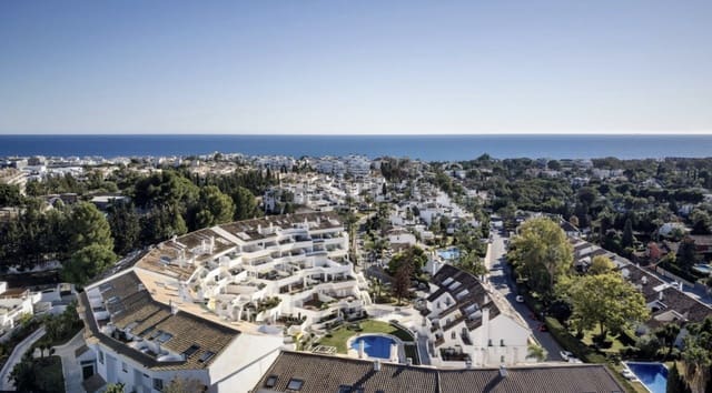 3 sypialnia Apartament na sprzedaż w Nueva Andalucia, Marbella z basenem garażem - 750 000 € (Ref: 9100695)