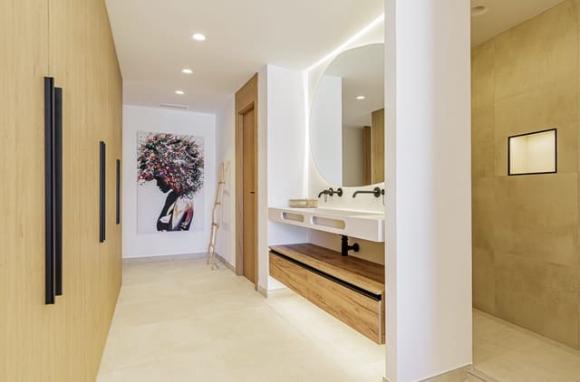 3 sypialnia Apartament na sprzedaż w Nueva Andalucia, Marbella z basenem garażem - 750 000 € (Ref: 9100695)