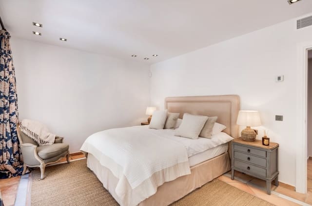 2 bedroom Apartment for sale in La Zagaleta, Benahavís with pool garage - € 1,299,000 (Ref: 9102834)