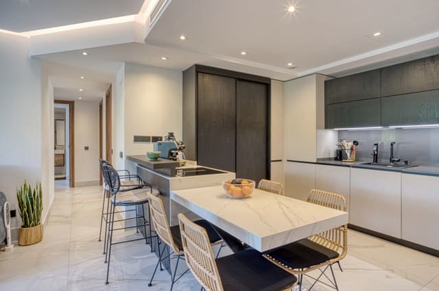 3 soveværelse Lejlighed til salg i San Pedro de Alcantara, Marbella med swimmingpool garage - € 795.000 (Ref: 9108634)