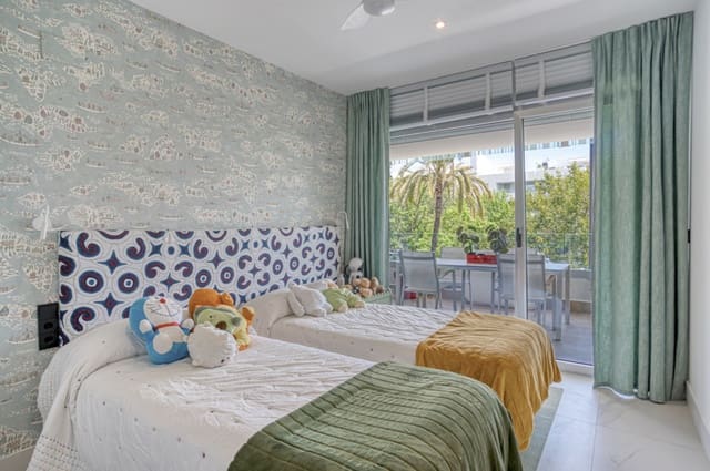 3 soveværelse Lejlighed til salg i San Pedro de Alcantara, Marbella med swimmingpool garage - € 795.000 (Ref: 9108634)