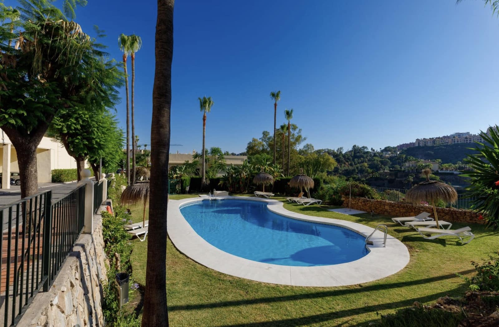 3 chambre Appartement à vendre à La Quinta avec piscine garage - 590 000 € (Ref: 9108635)