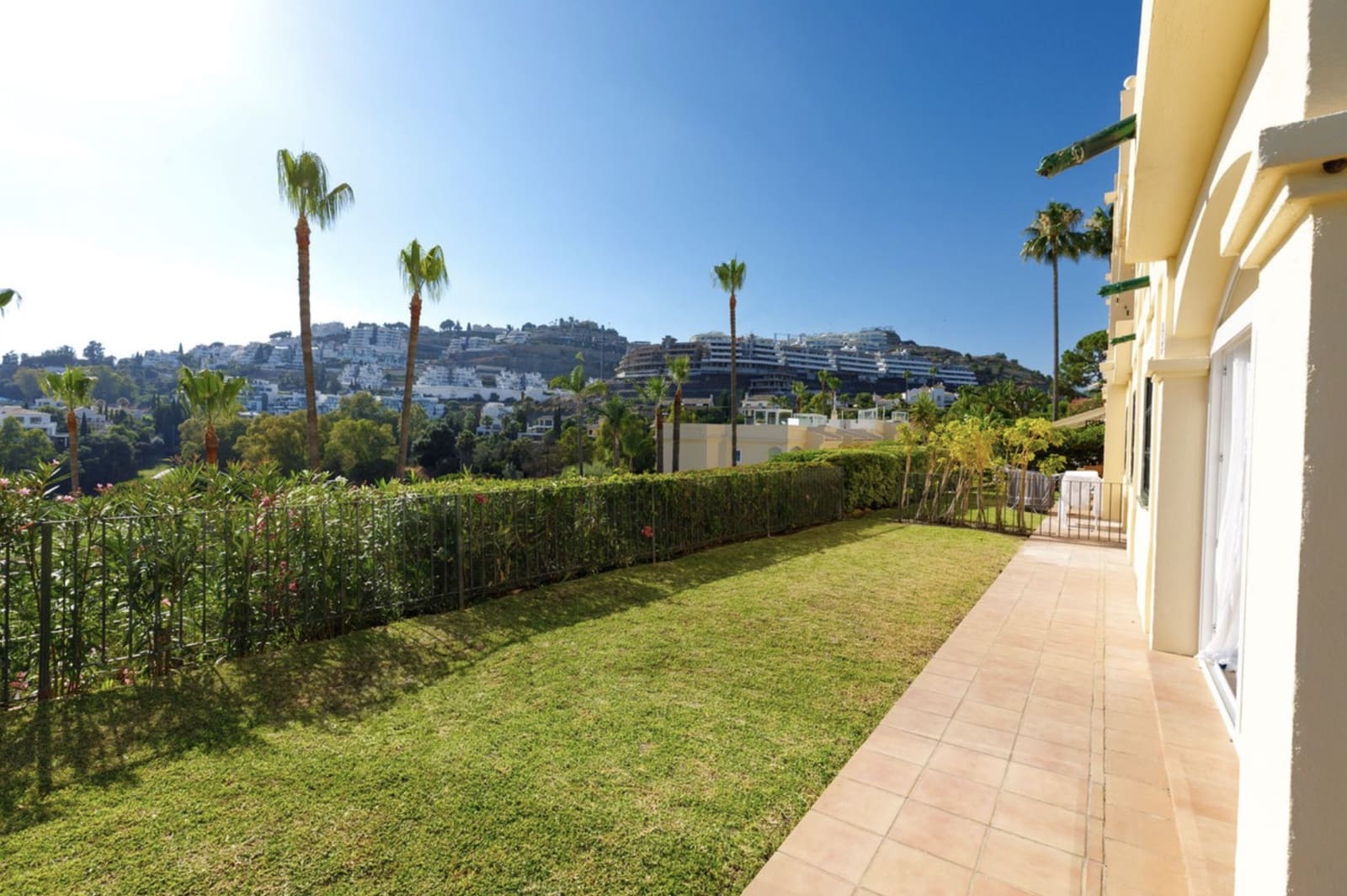 3 chambre Appartement à vendre à La Quinta avec piscine garage - 590 000 € (Ref: 9108635)