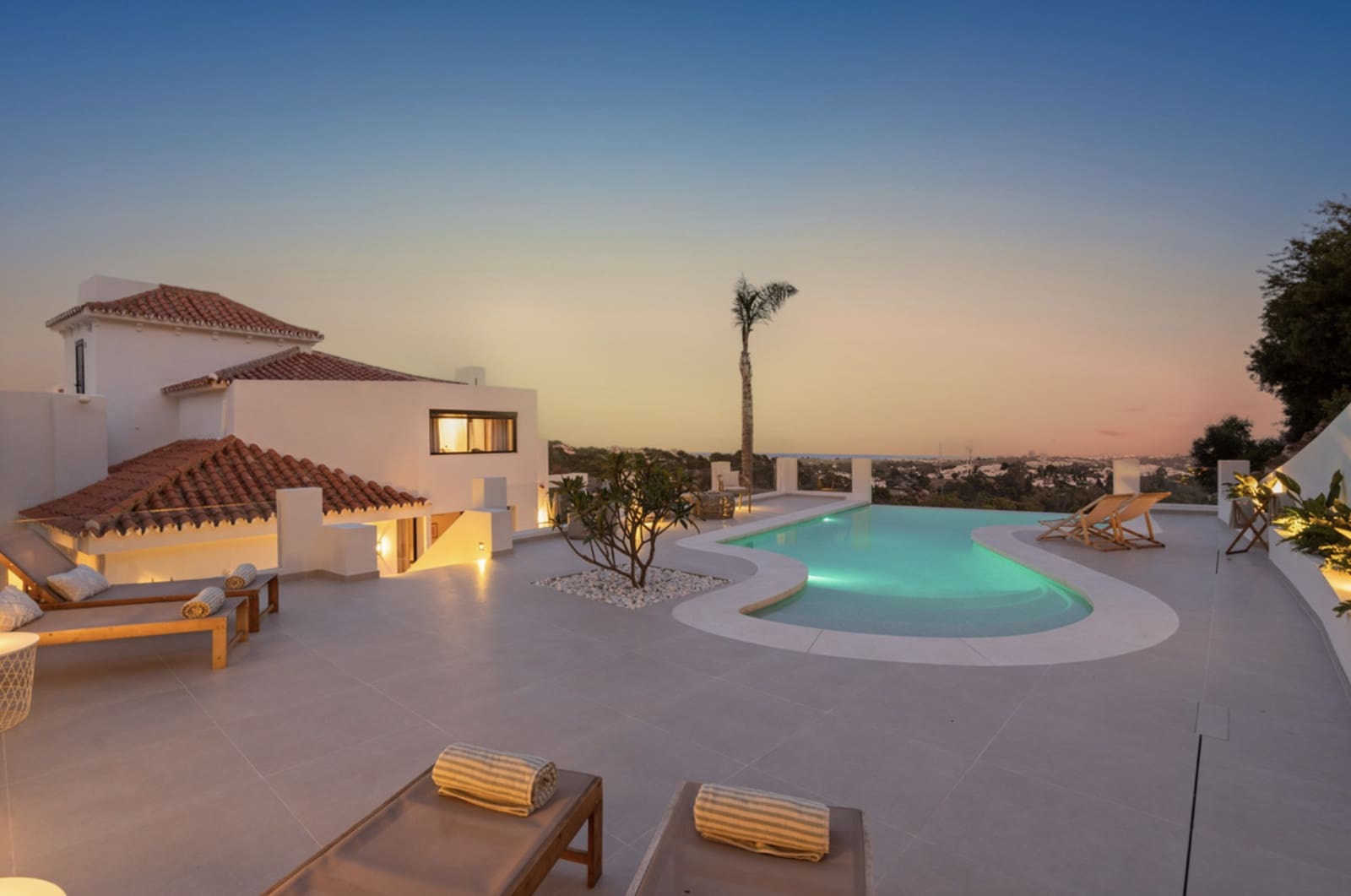 Chalet de 5 habitaciones en Nueva Andalucia en venta con piscina garaje - 4.950.000 € (Ref: 9108636)