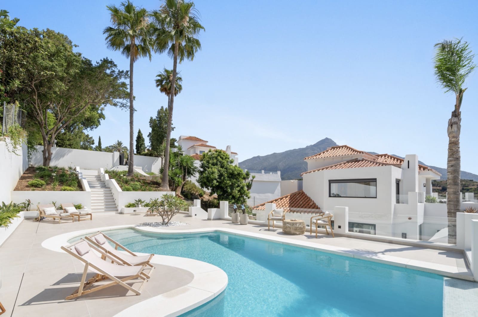 Chalet de 5 habitaciones en Nueva Andalucia en venta con piscina garaje - 4.950.000 € (Ref: 9108636)