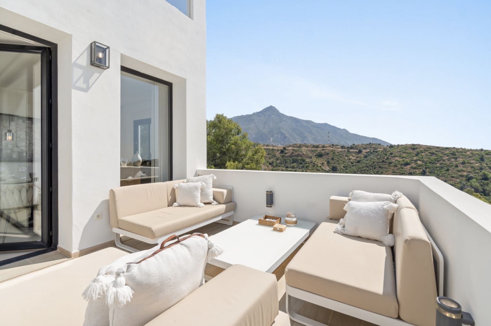 Chalet de 5 habitaciones en Nueva Andalucia en venta con piscina garaje - 4.950.000 € (Ref: 9108636)