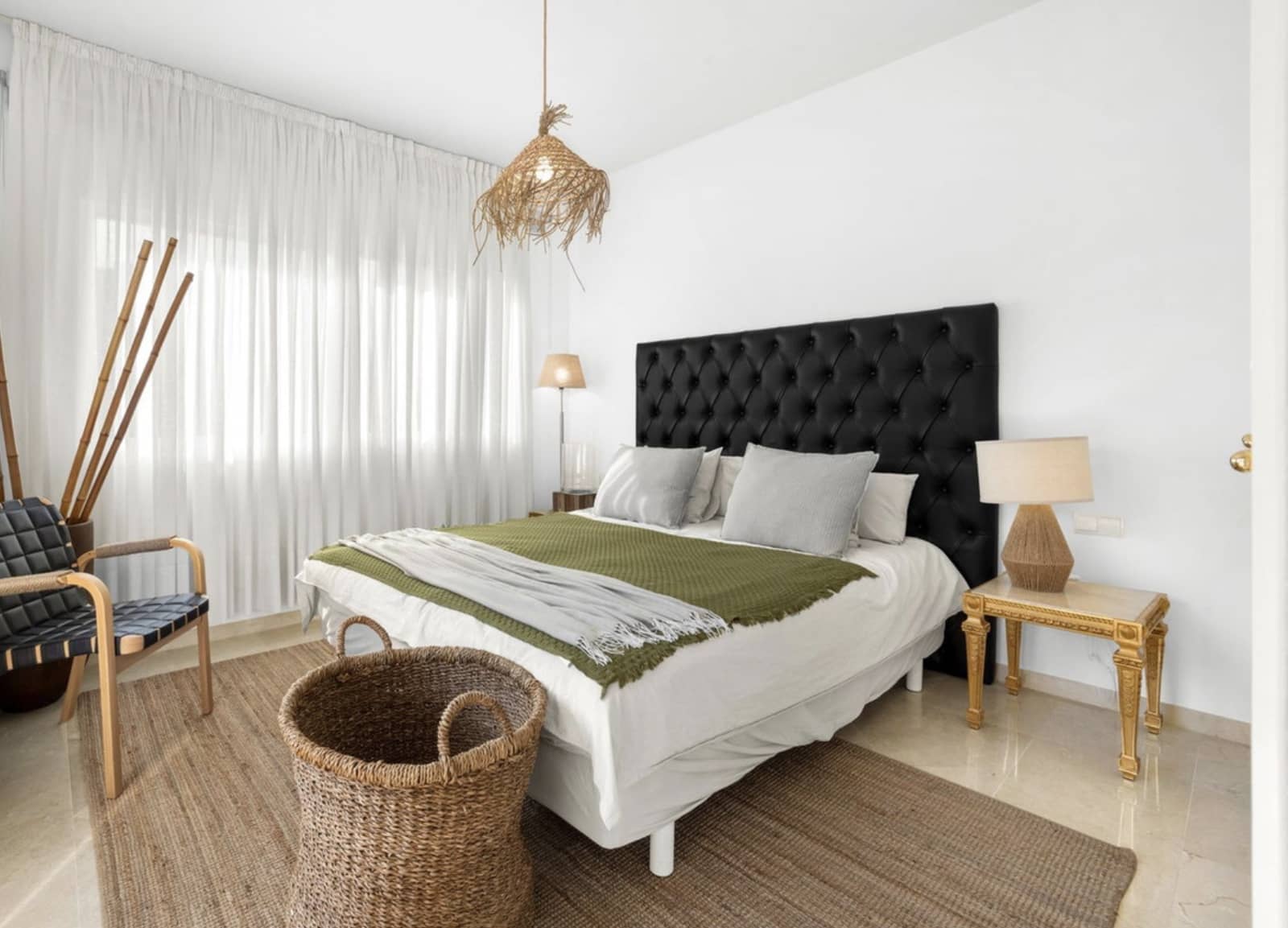 3 sypialnia Apartament na sprzedaż w Puerto Banus z basenem garażem - 1 200 000 € (Ref: 9134409)