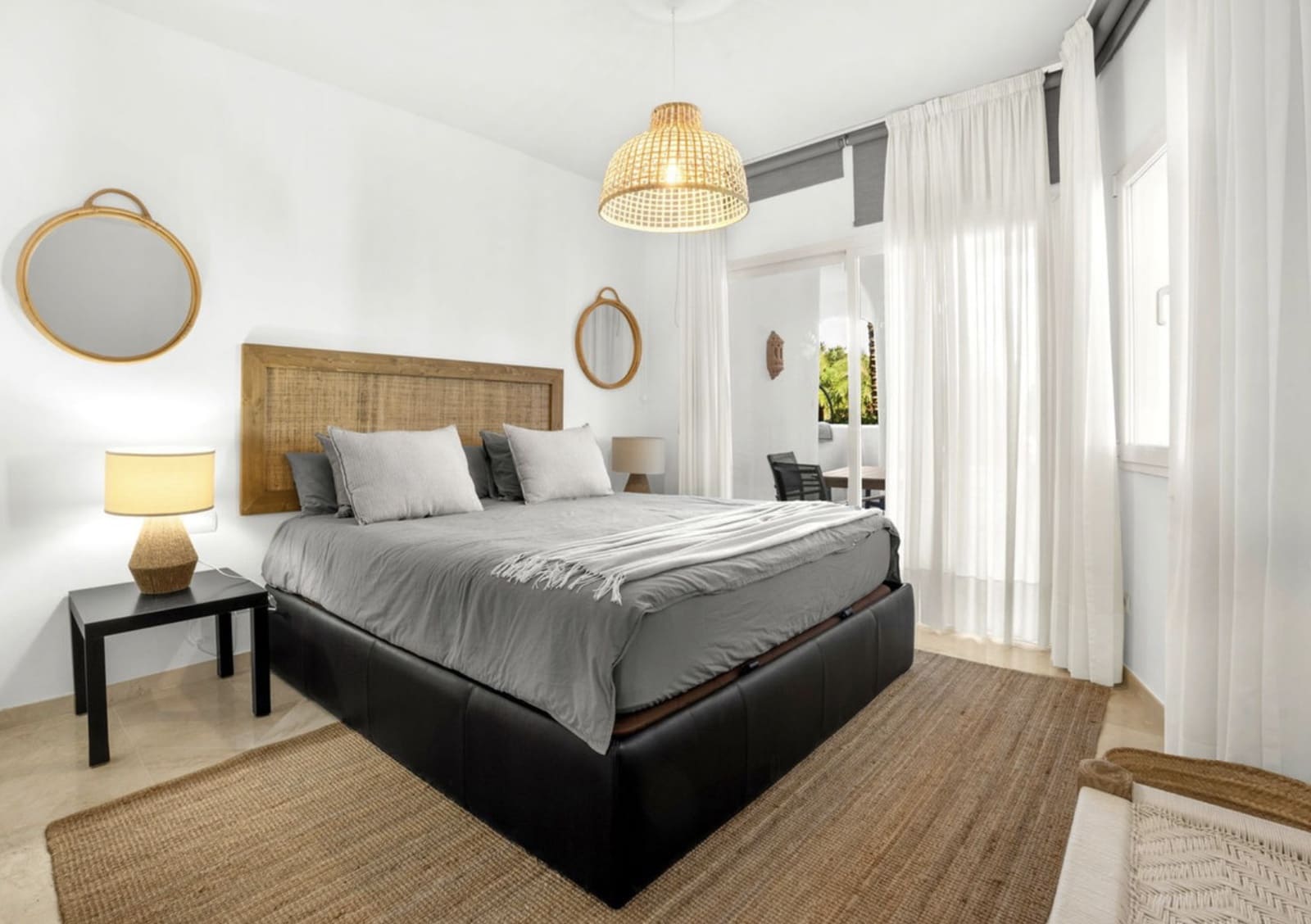 3 sypialnia Apartament na sprzedaż w Puerto Banus z basenem garażem - 1 200 000 € (Ref: 9134409)