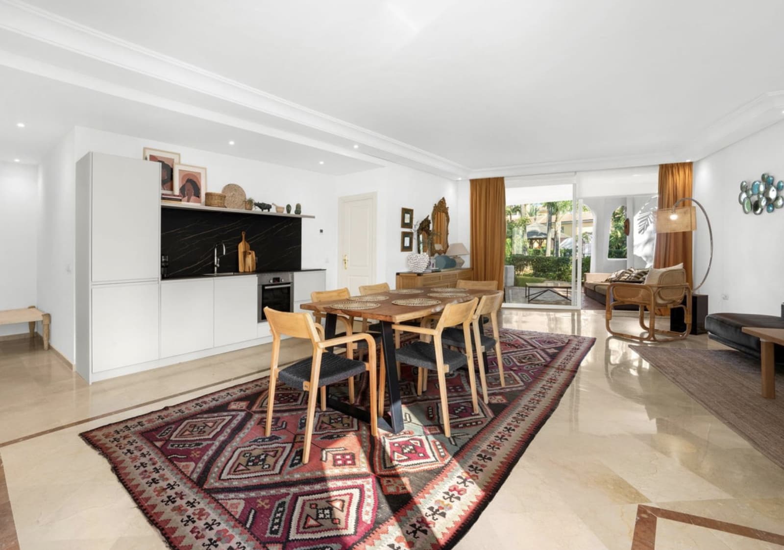 3 sypialnia Apartament na sprzedaż w Puerto Banus z basenem garażem - 1 200 000 € (Ref: 9134409)