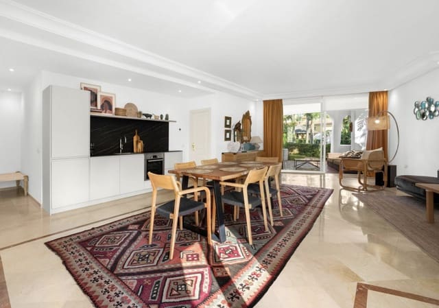 3 sypialnia Apartament na sprzedaż w Puerto Banus, Marbella z basenem garażem - 1 200 000 € (Ref: 9134409)