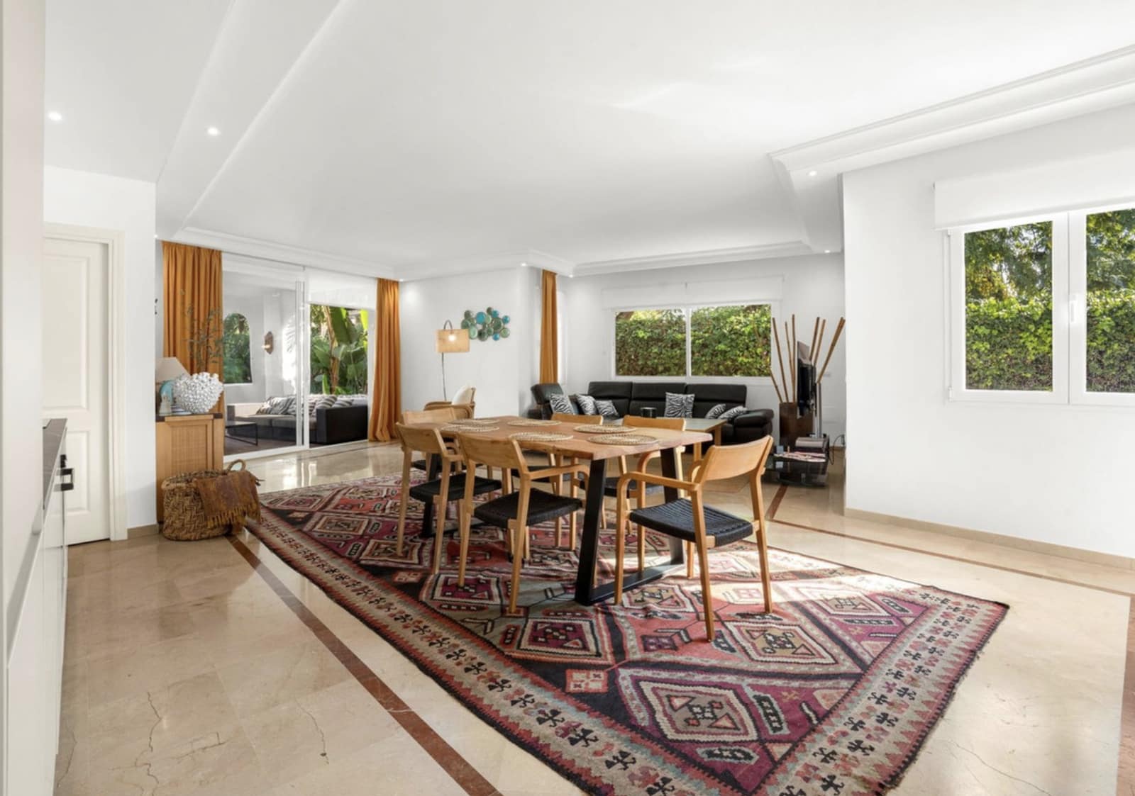 3 sypialnia Apartament na sprzedaż w Puerto Banus z basenem garażem - 1 200 000 € (Ref: 9134409)