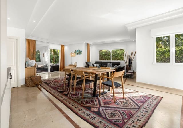 3 sypialnia Apartament na sprzedaż w Puerto Banus, Marbella z basenem garażem - 1 200 000 € (Ref: 9134409)