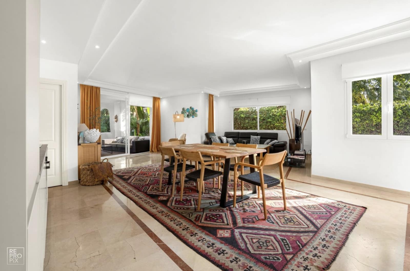 3 sypialnia Apartament na sprzedaż w Puerto Banus z basenem garażem - 1 200 000 € (Ref: 9134409)