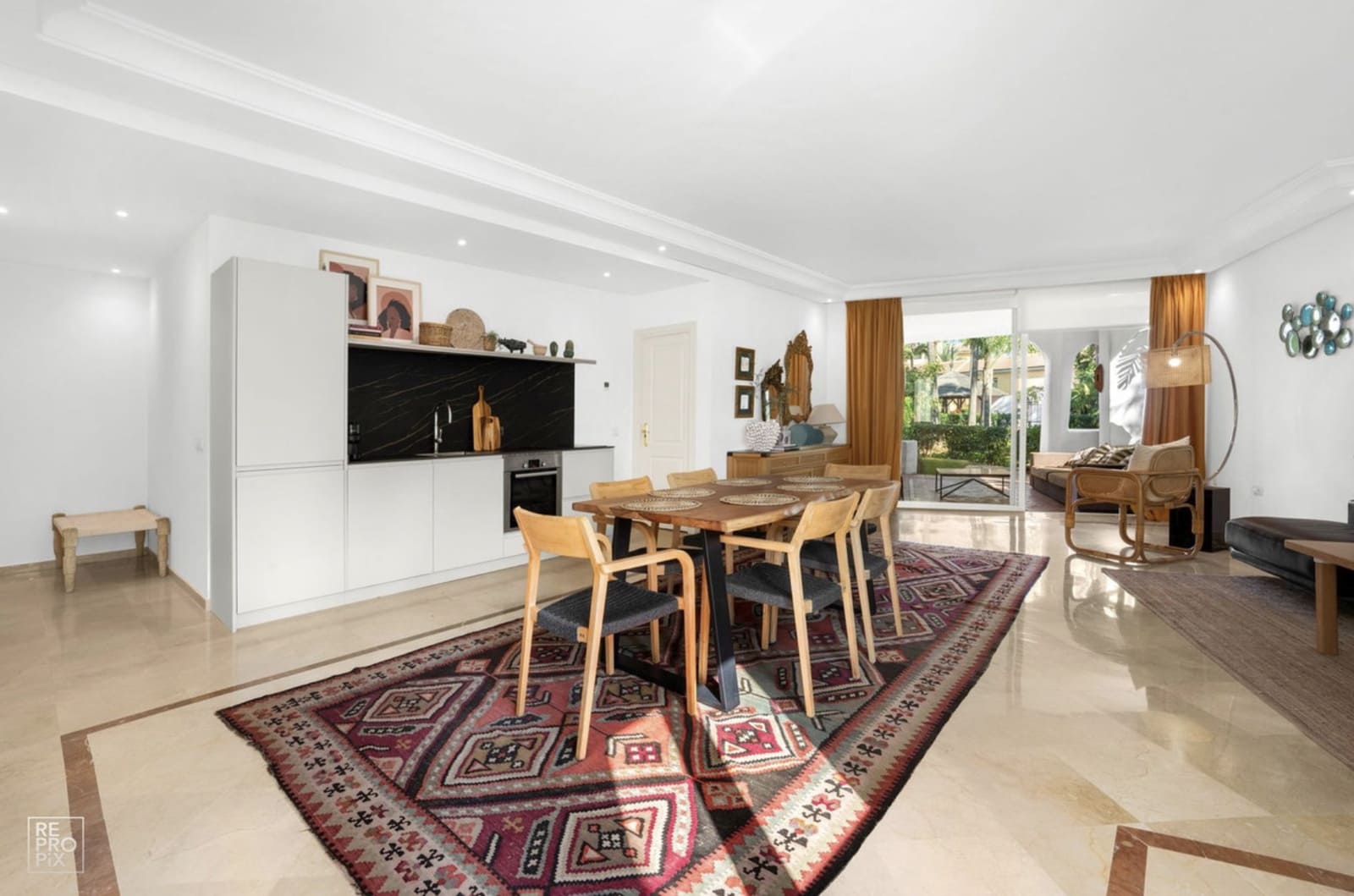 3 sypialnia Apartament na sprzedaż w Puerto Banus z basenem garażem - 1 200 000 € (Ref: 9134409)