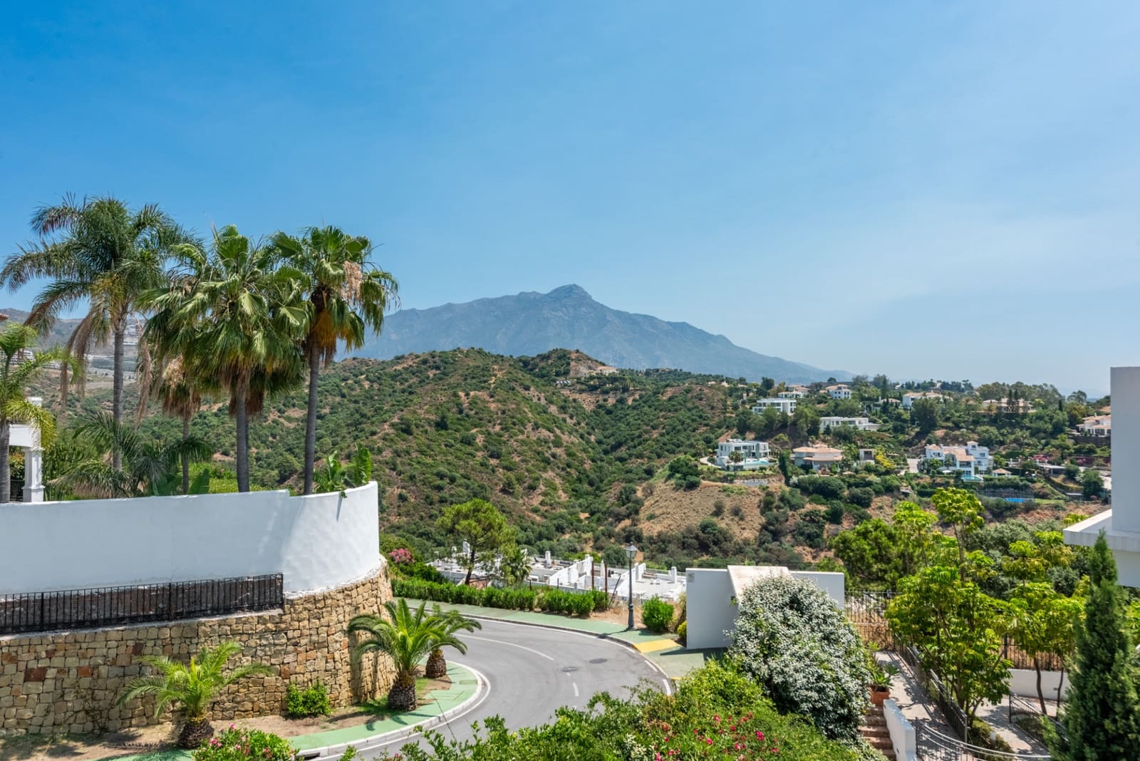 3 chambre Penthouse à vendre à La Quinta avec piscine garage - 1 495 000 € (Ref: 9153881)