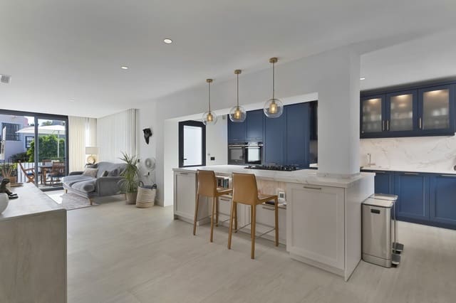 5 sovrum Villa till salu i Guadalmina Alta, Marbella med pool garage - 1 795 000 € (Ref: 9159423)