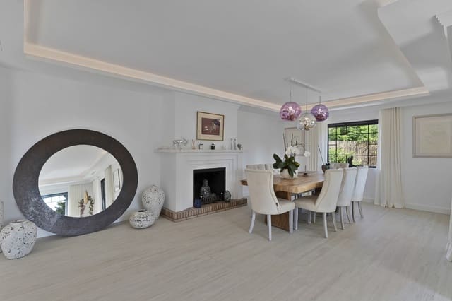 5 sovrum Villa till salu i Guadalmina Alta, Marbella med pool garage - 1 795 000 € (Ref: 9159423)