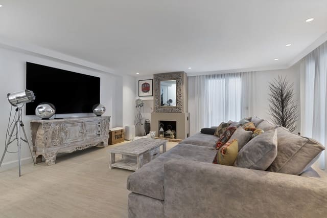 5 sovrum Villa till salu i Guadalmina Alta, Marbella med pool garage - 1 795 000 € (Ref: 9159423)