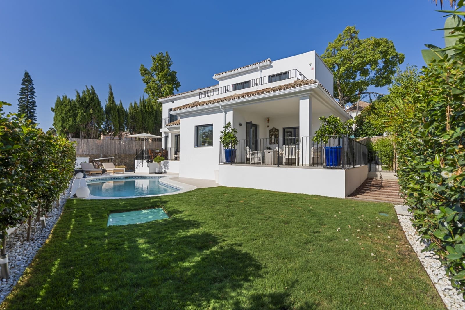5 soveværelse Villa til salg i Guadalmina med swimmingpool garage - € 1.795.000 (Ref: 9159423)