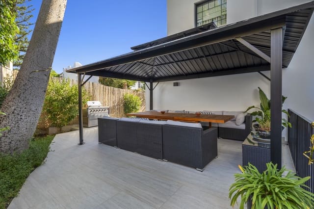 5 sovrum Villa till salu i Guadalmina Alta, Marbella med pool garage - 1 795 000 € (Ref: 9159423)