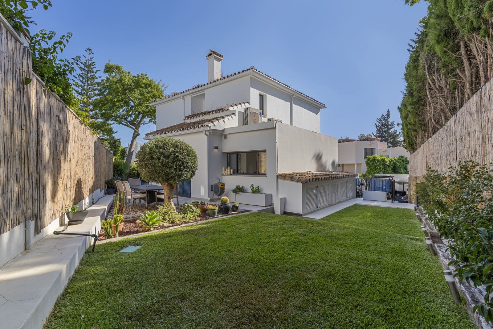 5 soveværelse Villa til salg i Guadalmina med swimmingpool garage - € 1.795.000 (Ref: 9159423)