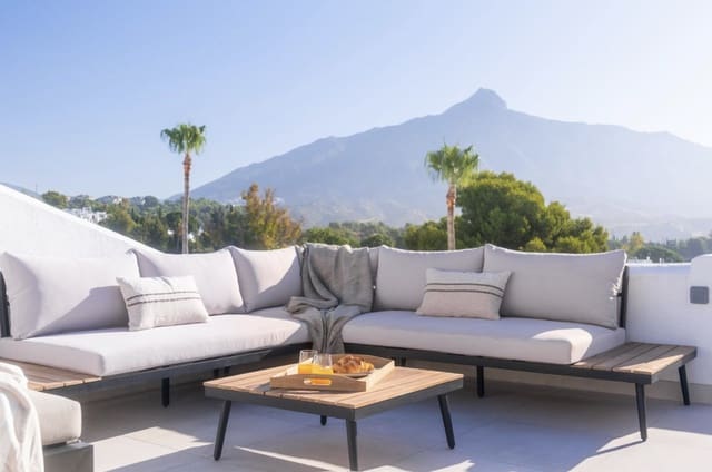 Casa de 2 habitaciones en Nueva Andalucia, Marbella en venta con piscina garaje - 765.000 € (Ref: 9165737)