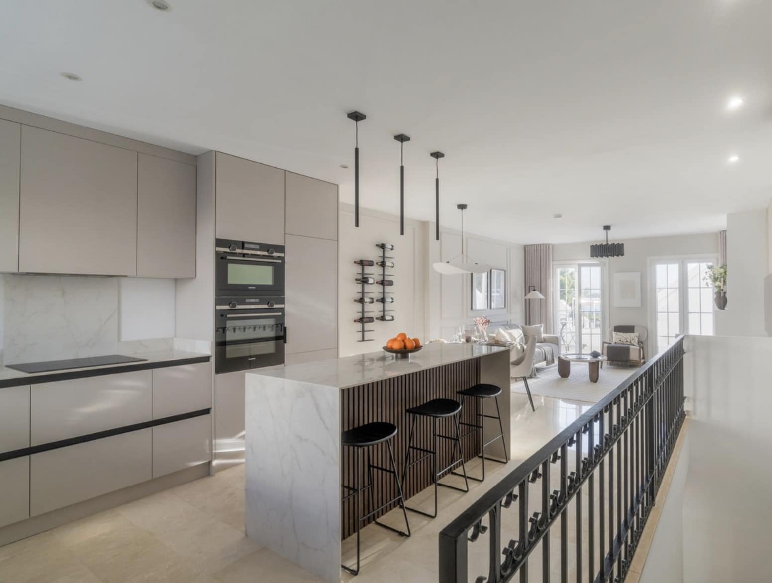 2 soverom Hus til salgs i Nueva Andalucia med svømmebasseng garasje - € 730 000 (Ref: 9165737)