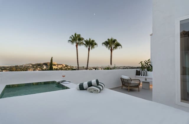 3 makuuhuone Kattohuoneisto myytävänä paikassa Nueva Andalucia, Marbella mukana uima-altaan 
autotalli - 1 795 000 € (Ref: 9171386)