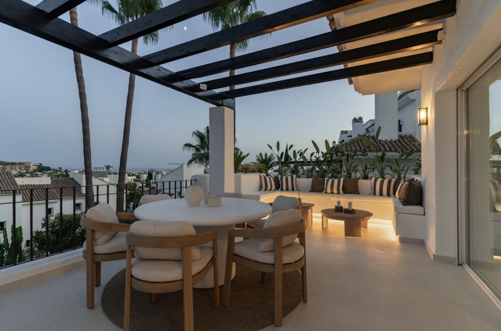 3 sovrum Takvåning till salu i Nueva Andalucia med pool garage - 1 795 000 € (Ref: 9171386)