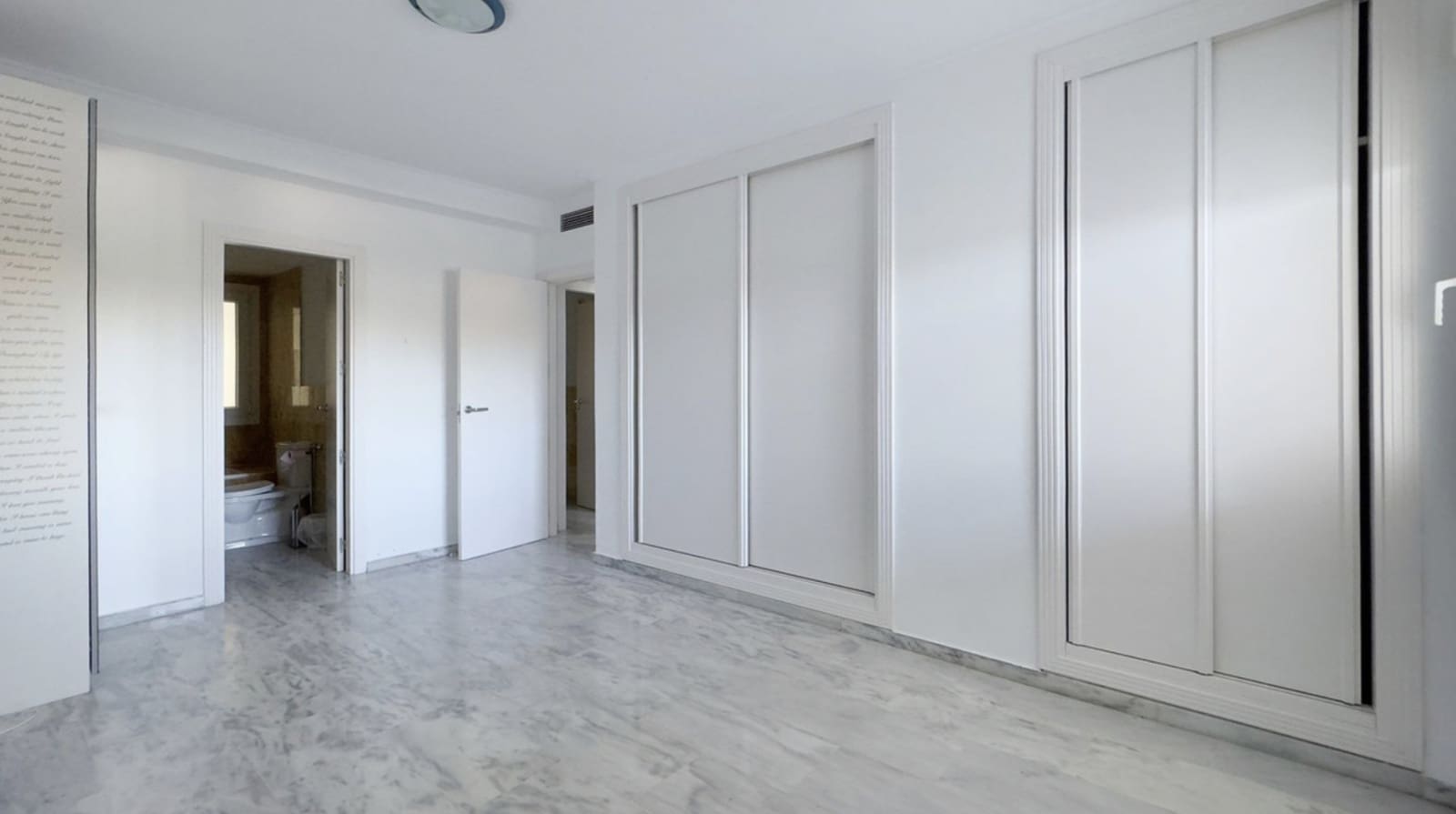 2 soverom Leilighet til salgs i Nueva Andalucia med svømmebasseng garasje - € 365 000 (Ref: 9171389)