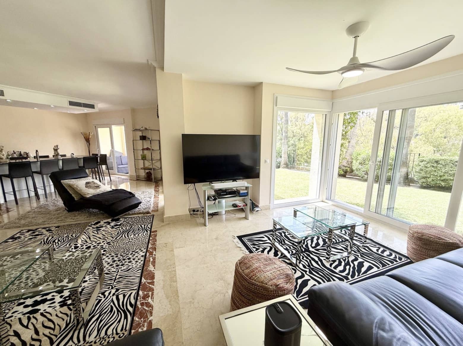 4 sypialnia Dom na sprzedaż w Benahavis z basenem garażem - 945 000 € (Ref: 9180939)