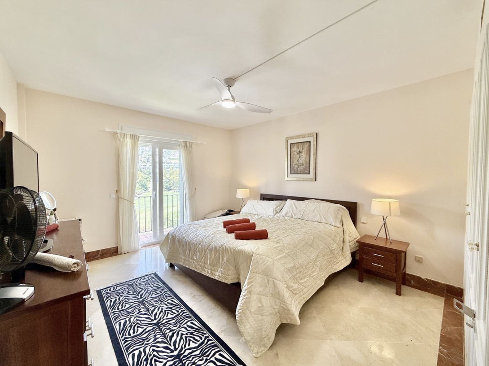 4 sypialnia Dom na sprzedaż w Benahavis z basenem garażem - 945 000 € (Ref: 9180939)