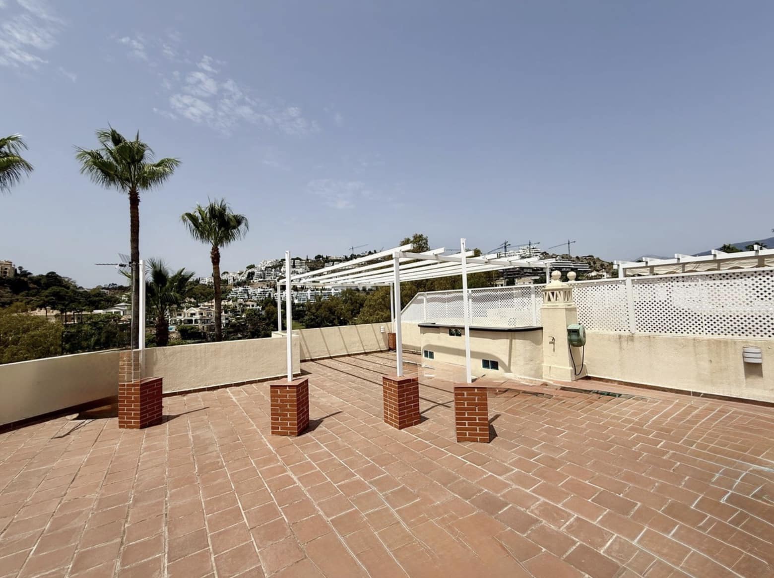 4 sypialnia Dom na sprzedaż w Benahavis z basenem garażem - 945 000 € (Ref: 9180939)