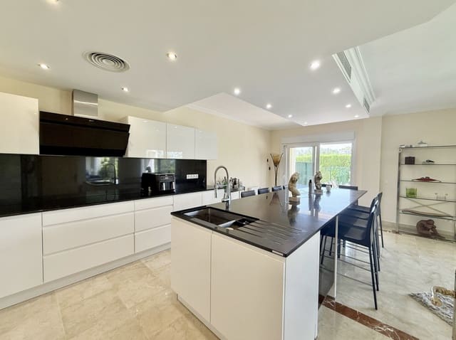 4 slaapkamer Huis te koop in Benahavís met zwembad garage - € 945.000 (Ref: 9180939)