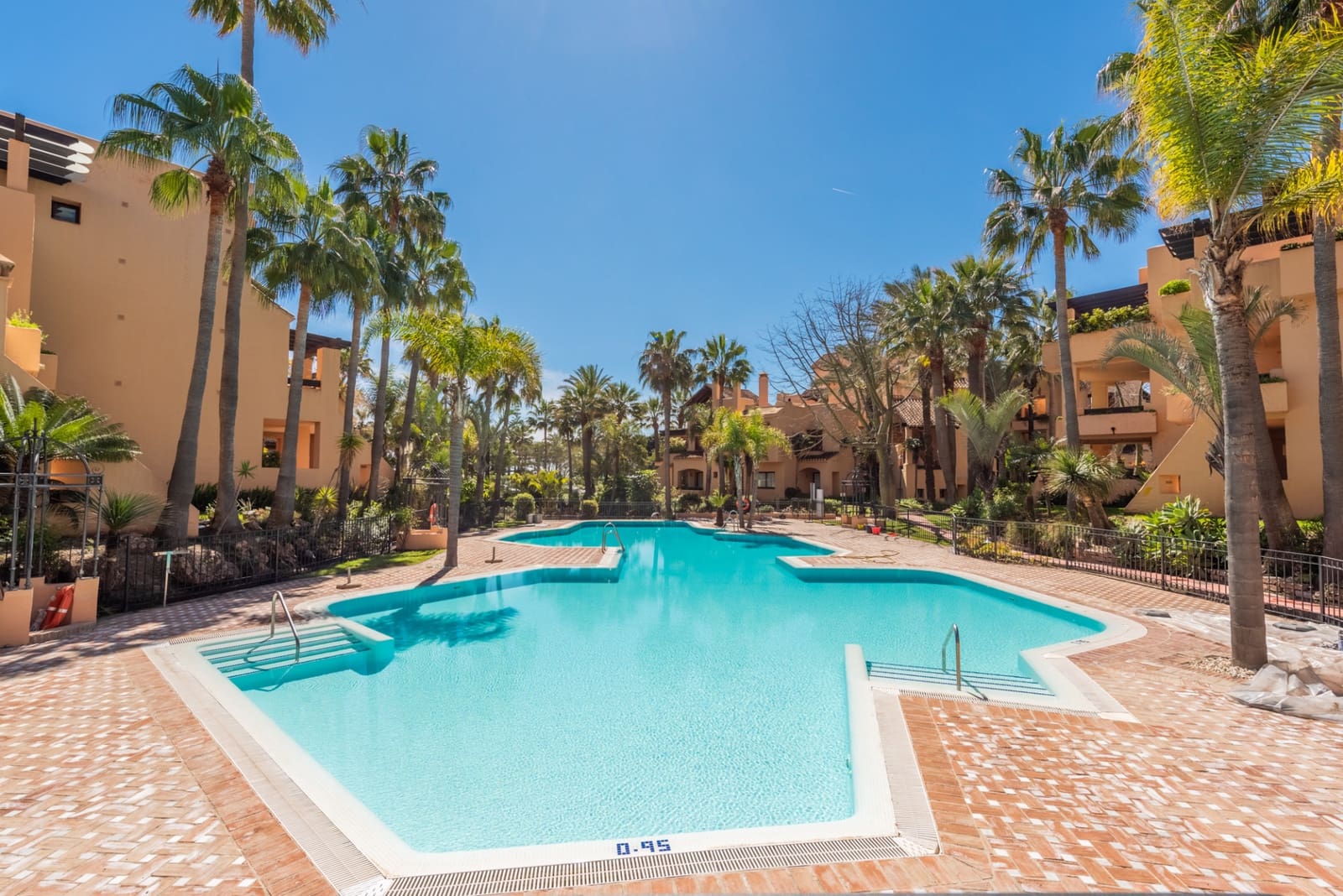 3 slaapkamer Penthouse te koop in San Pedro de Alcantara met zwembad garage - € 1.994.000 (Ref: 9186856)