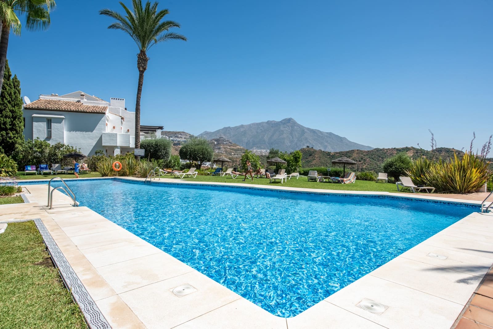 3 soveværelse Lejlighed til salg i La Quinta med swimmingpool garage - € 649.000 (Ref: 9191030)